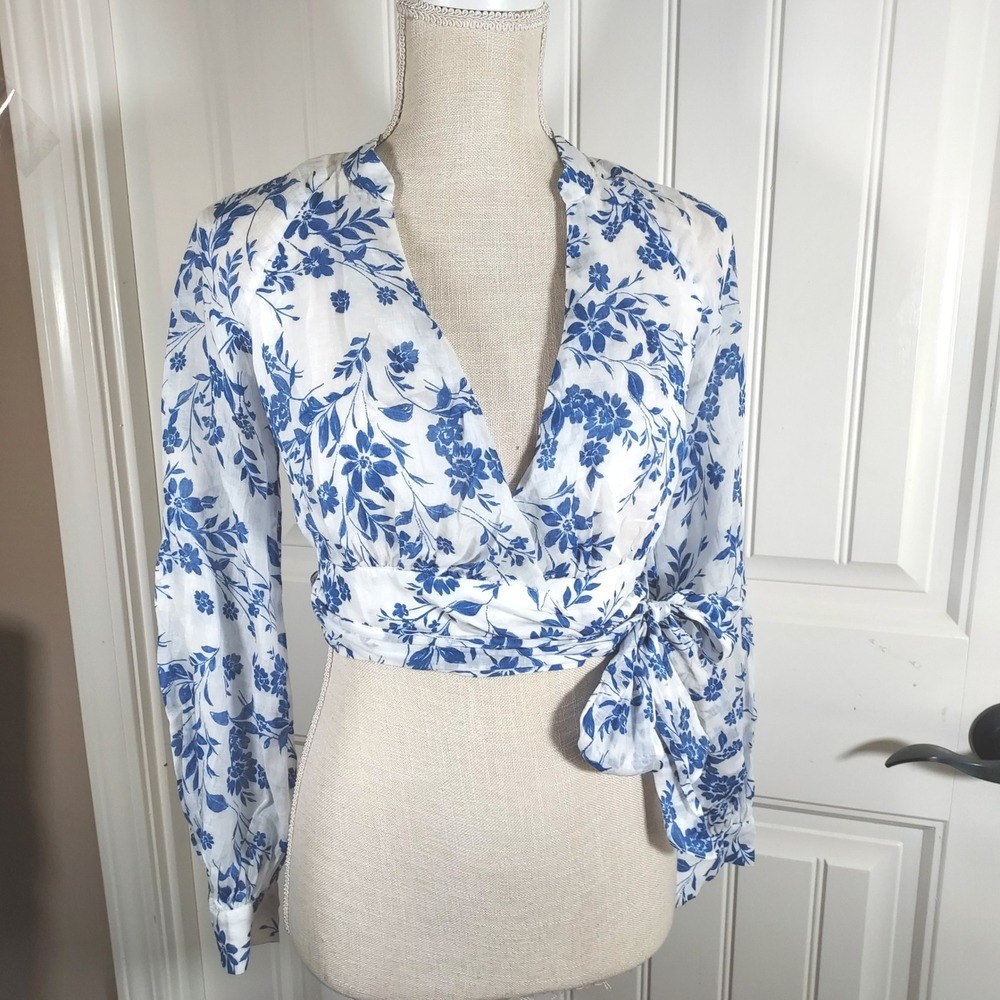 Forever New Wrap Top Women Size 0 Blue White Floral Cropped Long Sleeve V-Neck